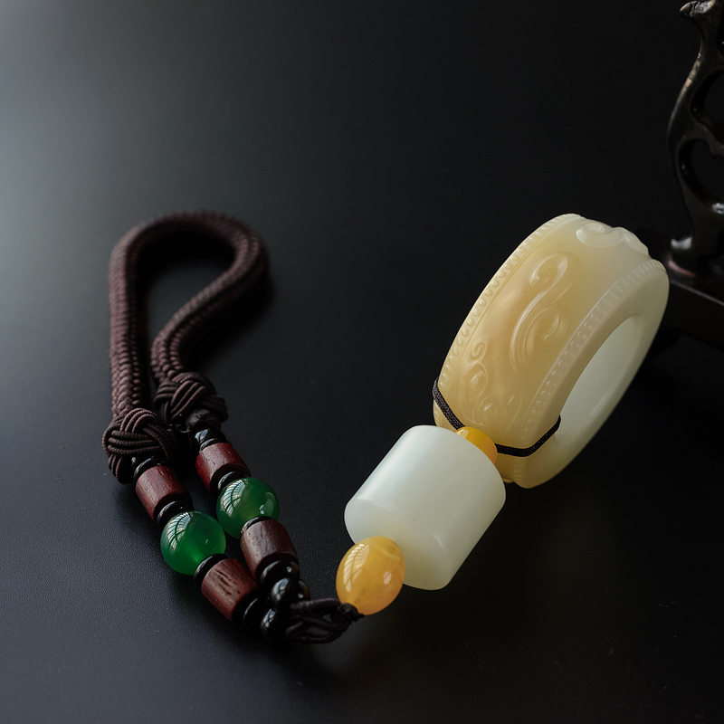 和田玉带糖色手把件 - 红掌柜