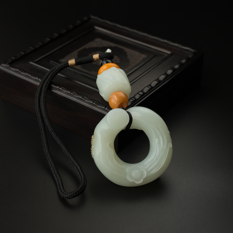 新疆和田玉喜上眉梢挂件-红掌柜