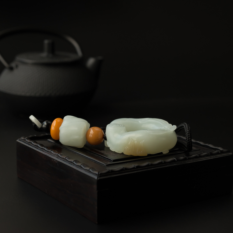 天然和田玉挂件-红掌柜