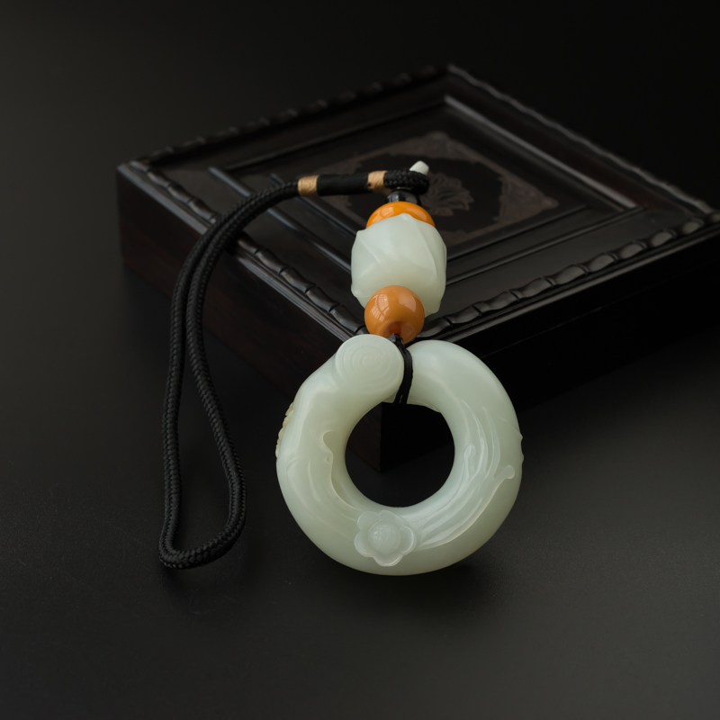 新疆天然和田玉喜上眉梢挂件-红掌柜