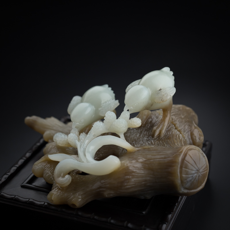 俄料和田玉摆件 - 红掌柜