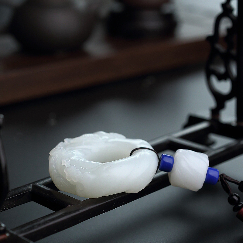 天然新疆和田玉挂件 - 红掌柜