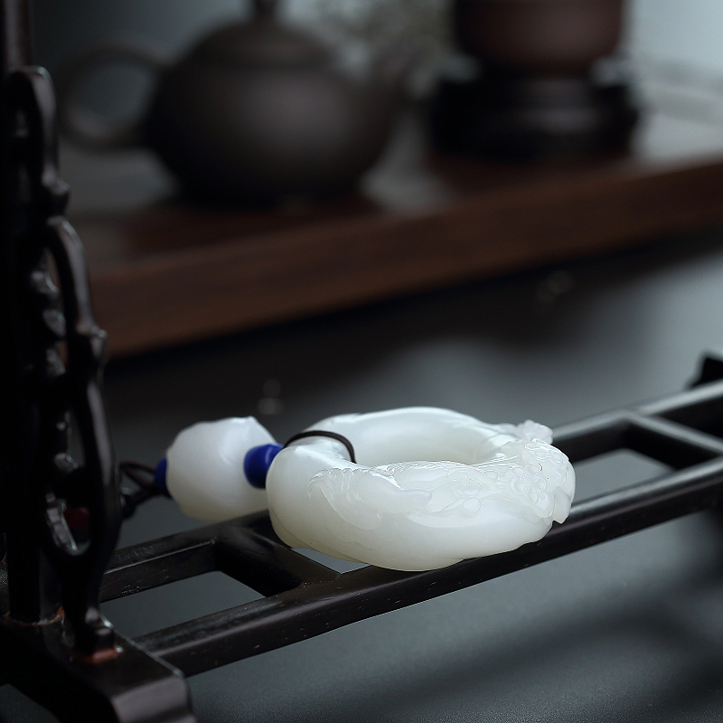 天然新疆和田玉吊坠 - 红掌柜