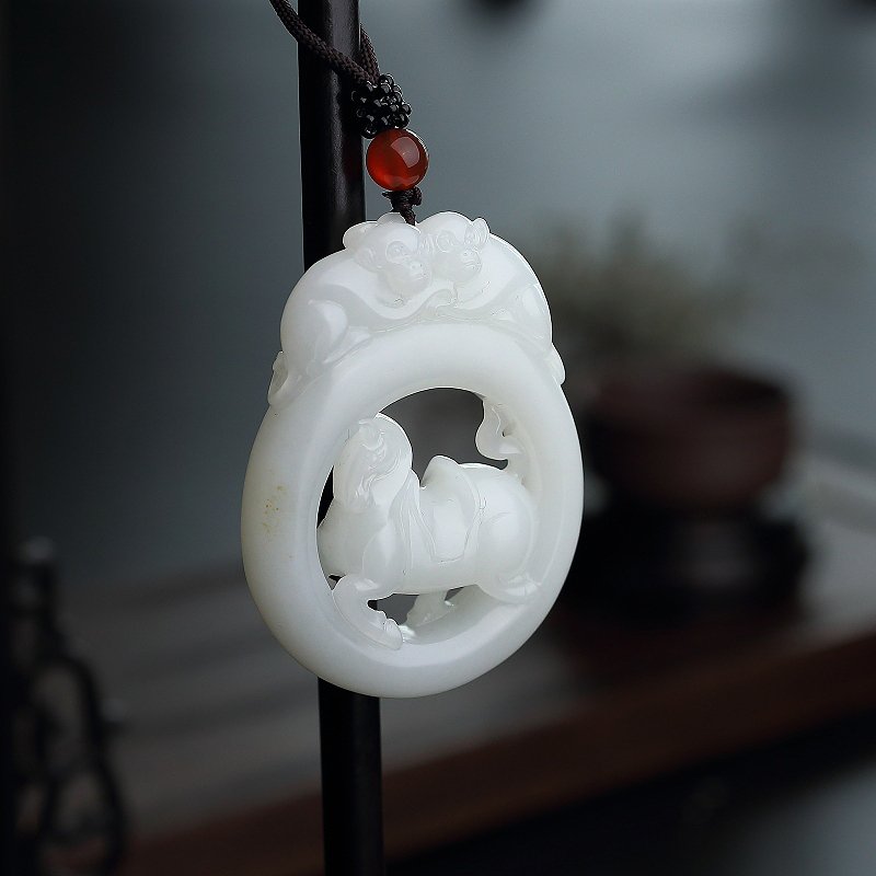 新疆和田玉马上封侯吊坠 - 红掌柜