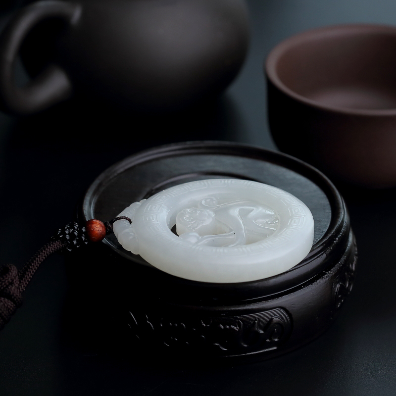 和田玉生肖猴吊坠-红掌柜