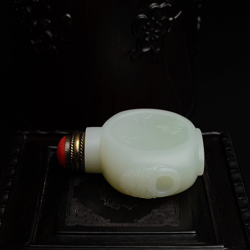 和田玉鼻烟壶 - 红掌柜