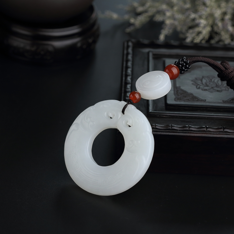 和田玉吊坠-红掌柜