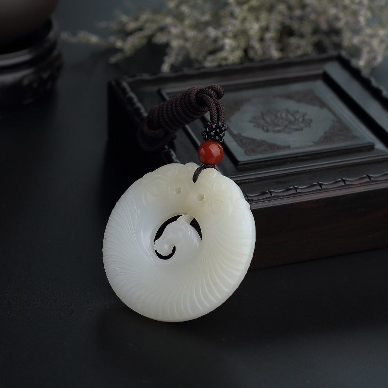 和田玉吊坠-红掌柜