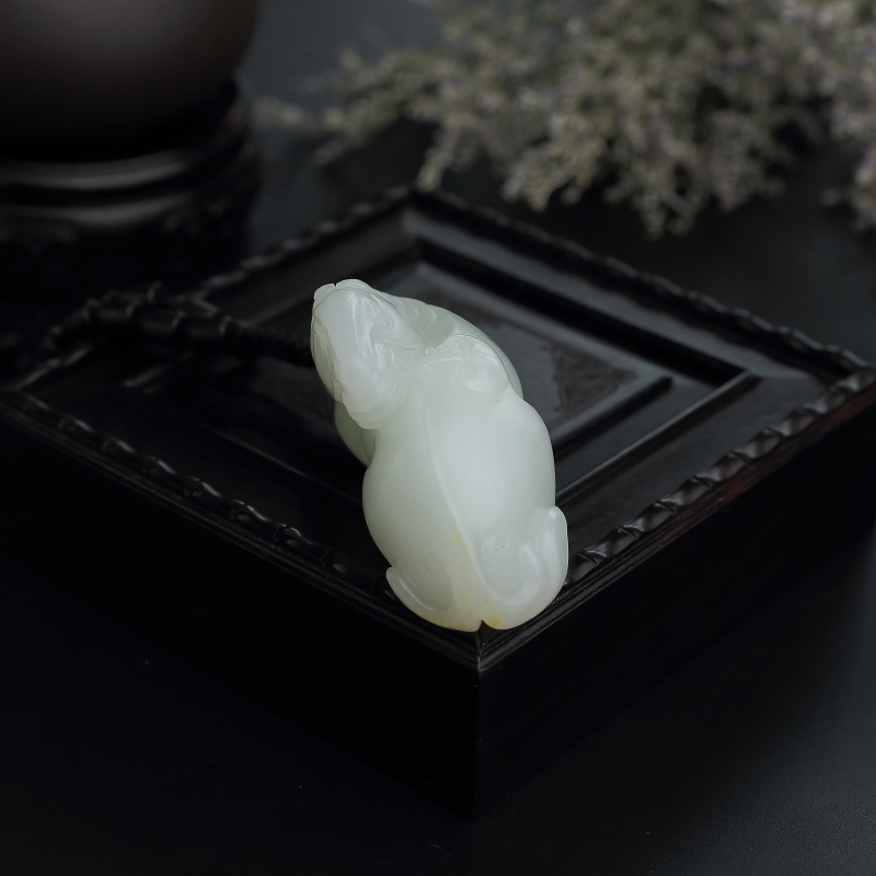 天然新疆和田玉马吊坠-红掌柜