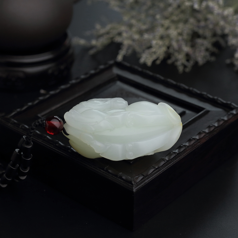 天然和田玉马吊坠-红掌柜