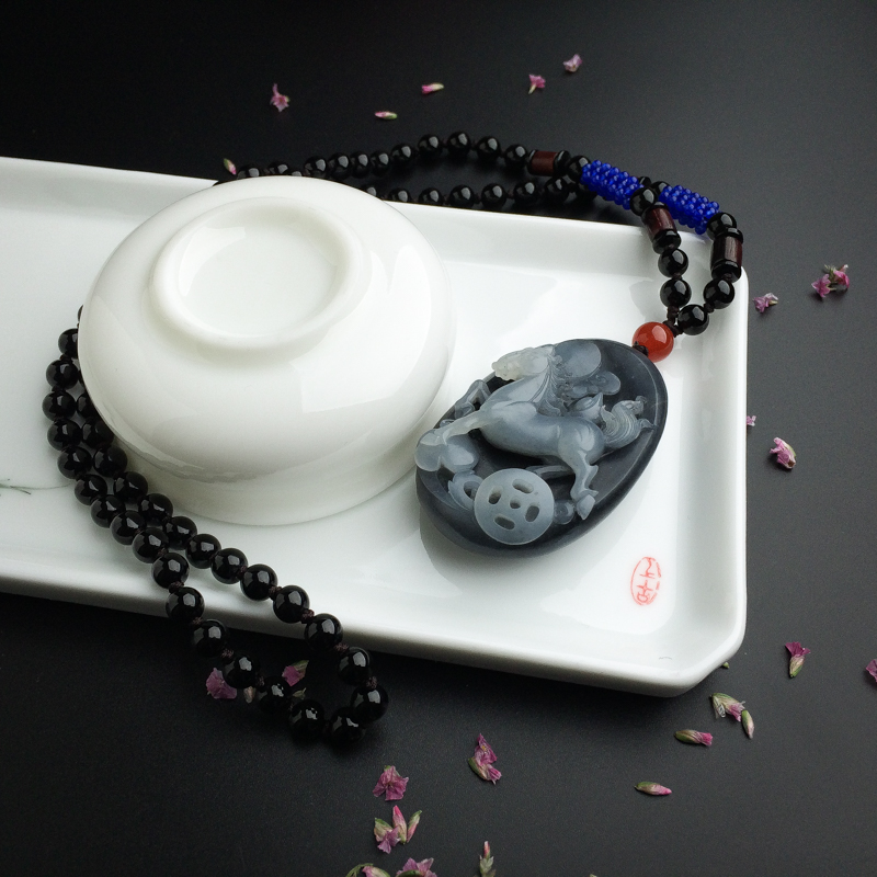 和田青花玉马上发财吊坠-红掌柜