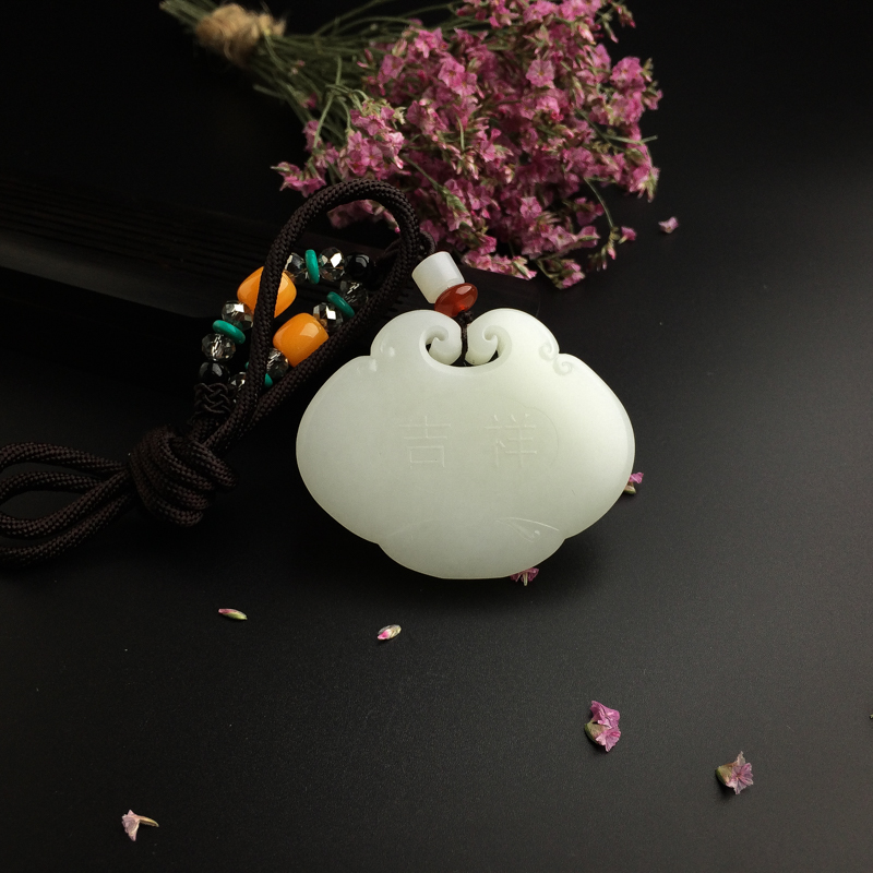 新疆天然和田玉吉祥如意牌吊坠--红掌柜