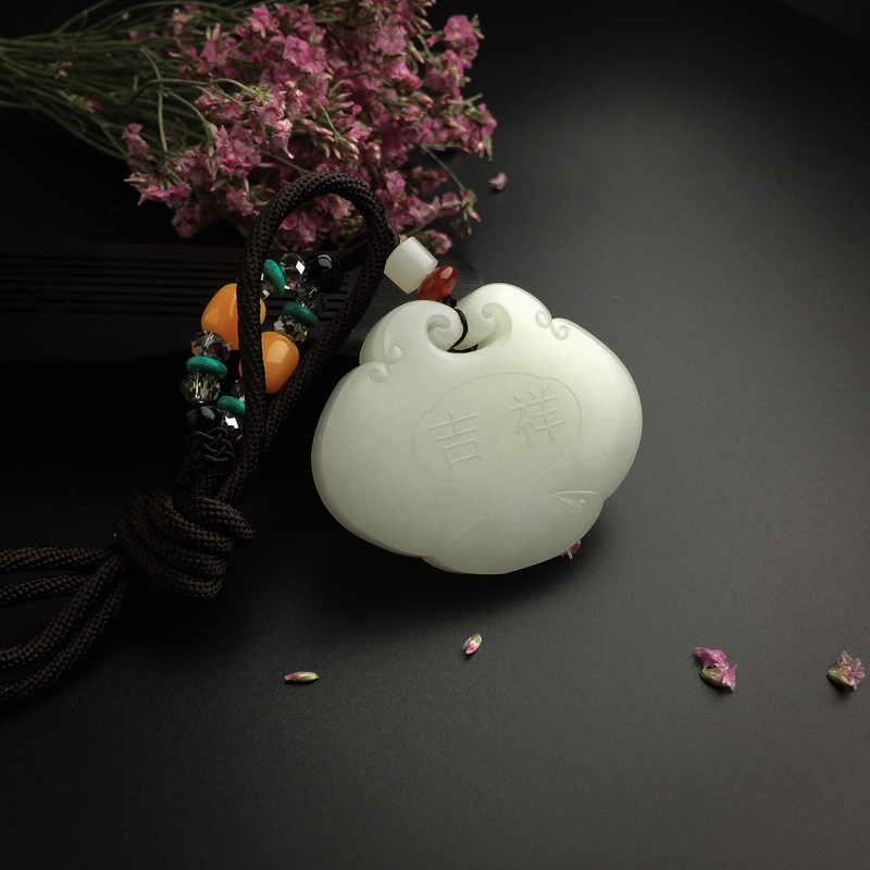 天然和田玉吉祥如意牌吊坠--红掌柜