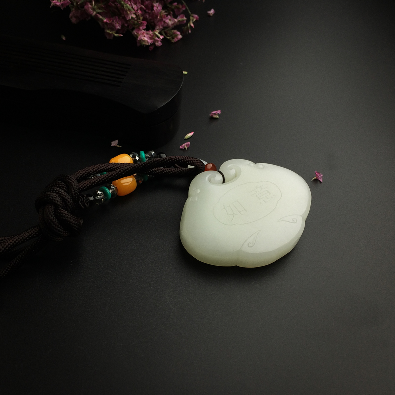 天然和田玉吊坠--红掌柜