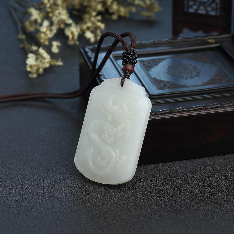 和田玉龙牌吊坠 - 红掌柜