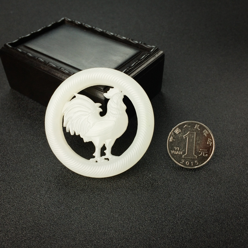 天然和田玉镂雕吊坠 - 红掌柜