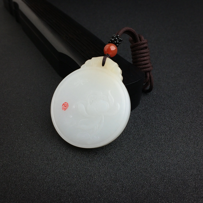 和田玉挂件 - 红掌柜