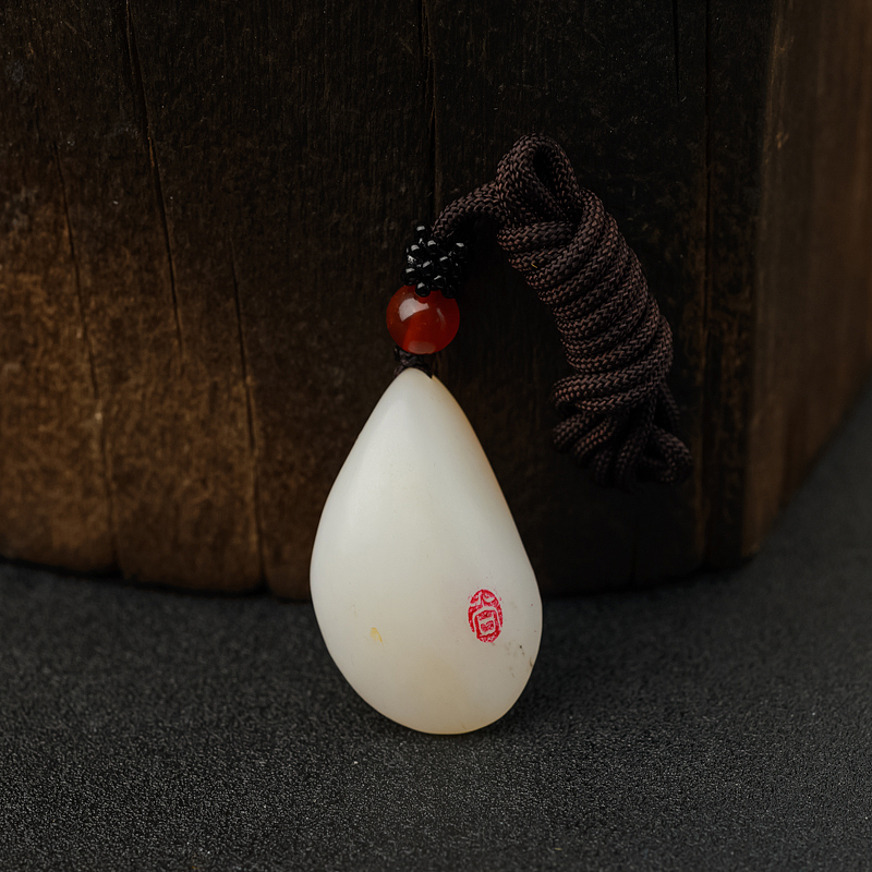 新疆天然和田玉蝶恋花吊坠 - 红掌柜