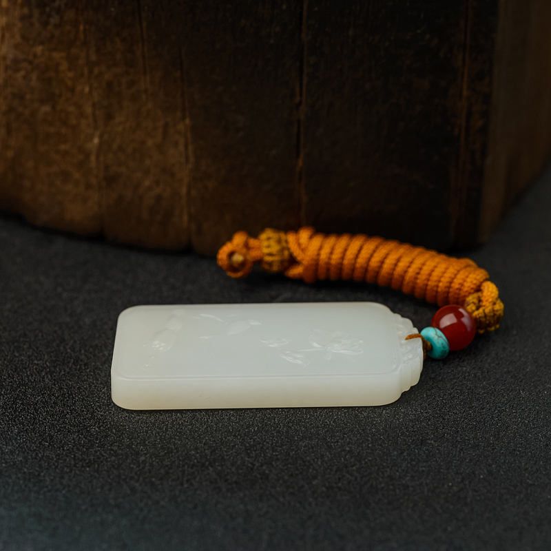 和田玉出类拔萃吊坠 - 红掌柜