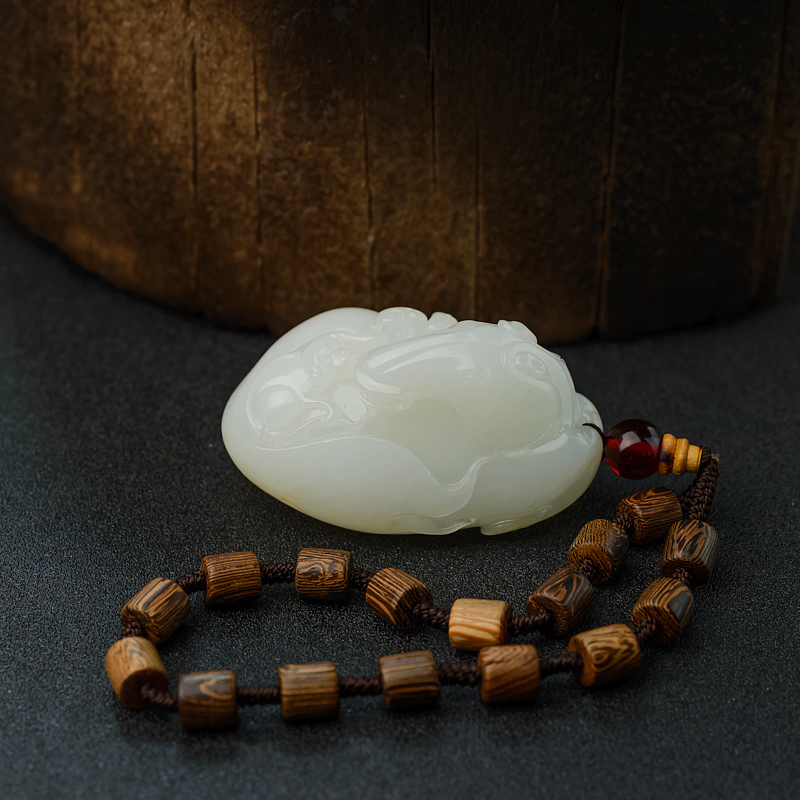 和田玉马上封侯吊坠 - 红掌柜