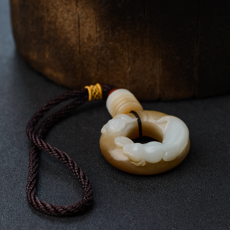 新疆和田玉连年有余吊坠 - 红掌柜