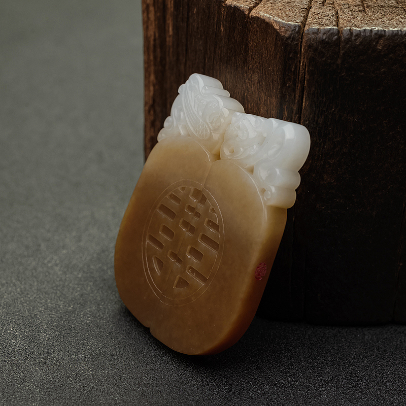 天然俏色和田玉双喜吊坠 - 红掌柜