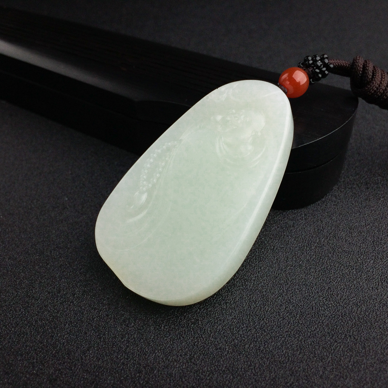 山料青白玉福在眼前吊坠 - 红掌柜