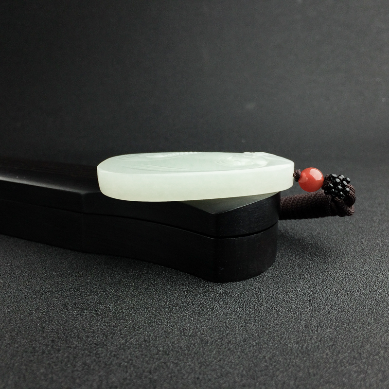 俄罗斯山料青白玉福在眼前吊坠 - 红掌柜