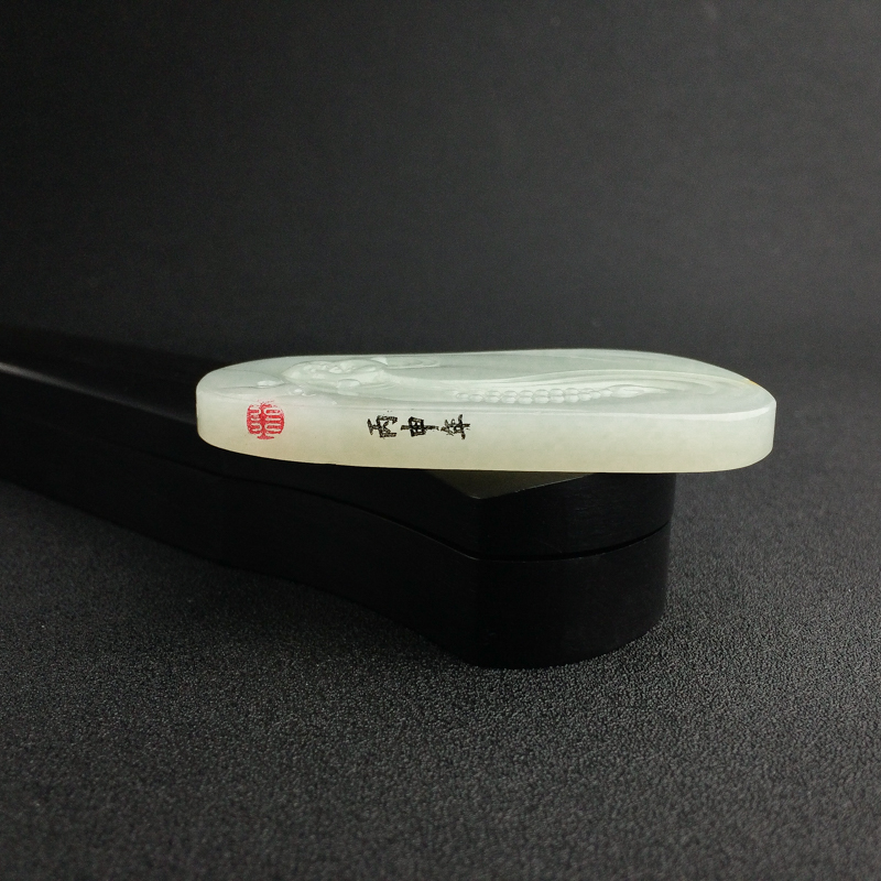 俄罗斯山料青白玉福在眼前吊坠 - 红掌柜