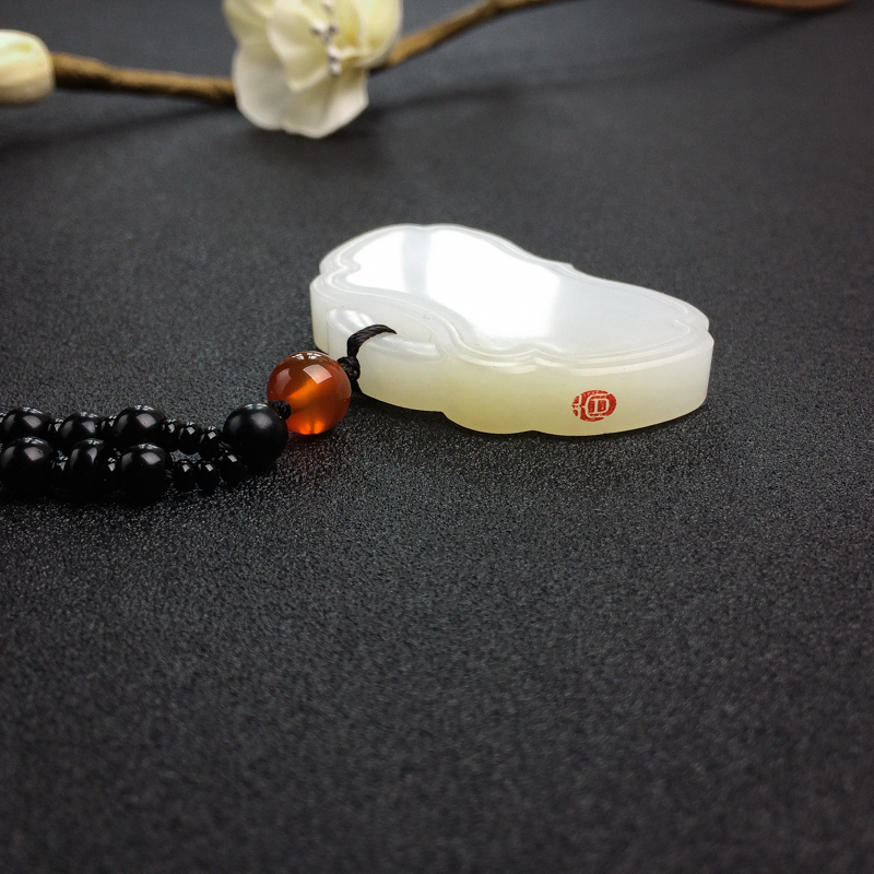 和田白玉平安锁吊坠-红掌柜