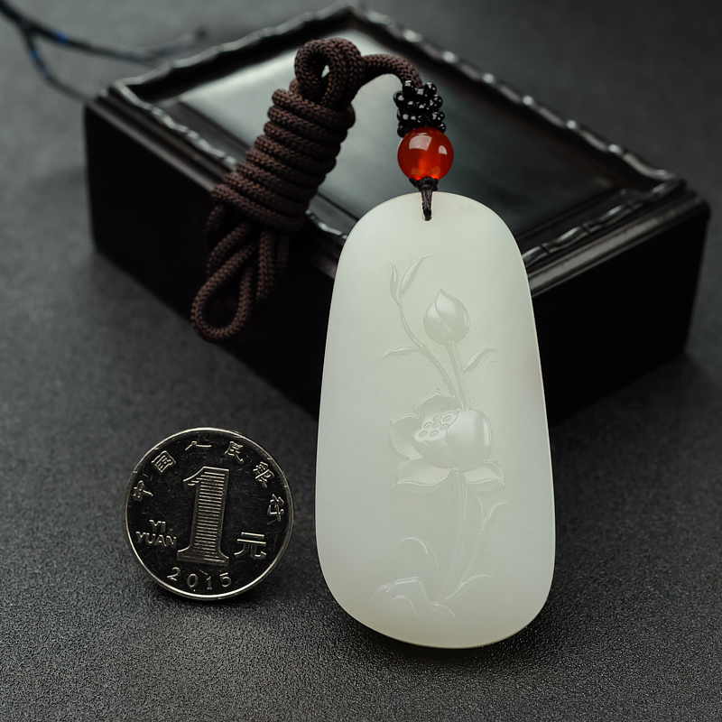 天然羊脂白玉山料莲花吊坠-红掌柜