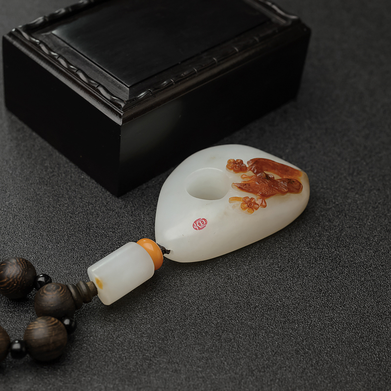 俄料和田玉籽料喜上眉梢手把件-红掌柜