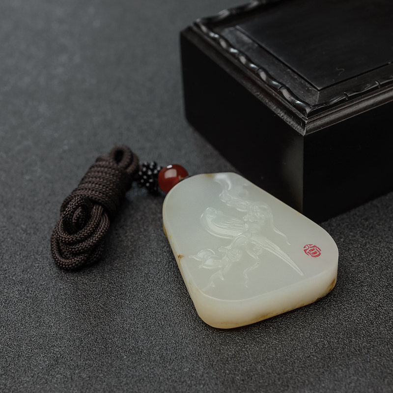 白玉吊坠-红掌柜