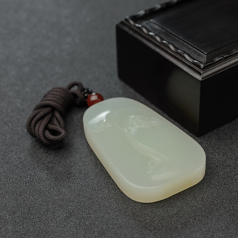 青白玉吊坠-红掌柜