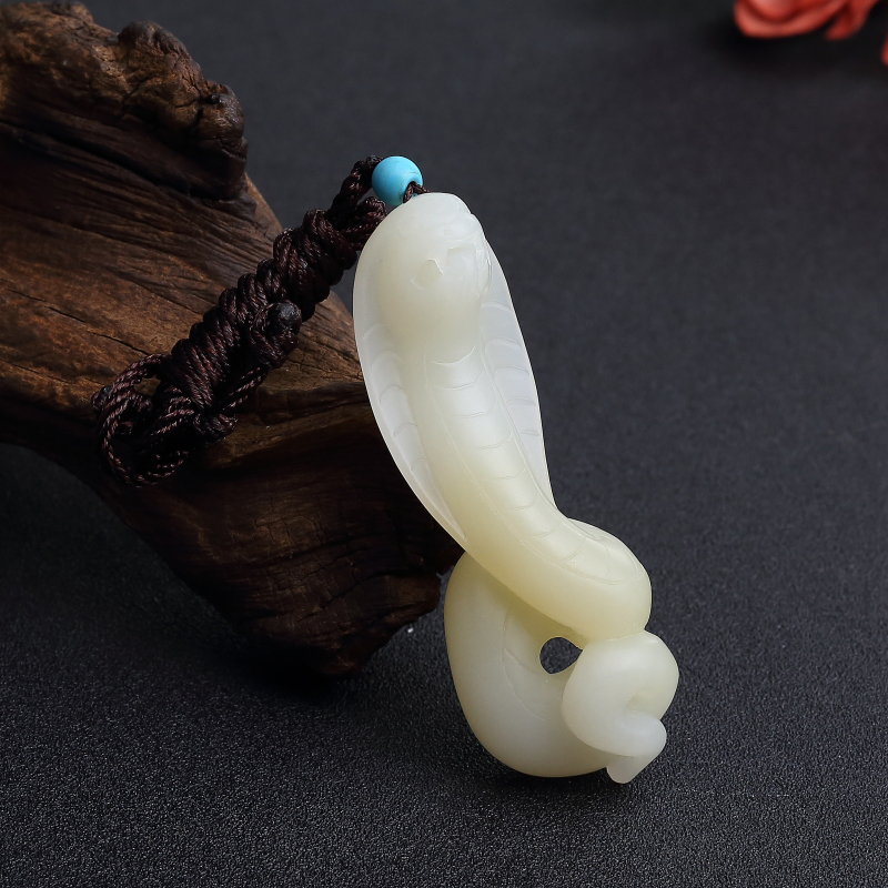 俄料和田玉山料眼镜蛇吊坠-红掌柜