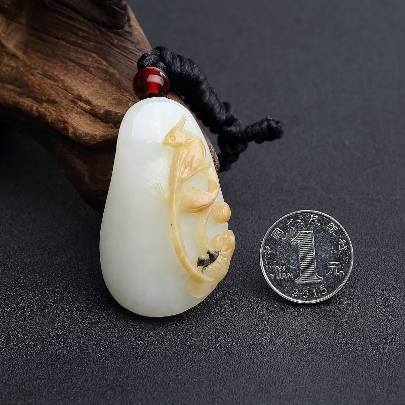 俄料俏色和田玉吊坠-红掌柜