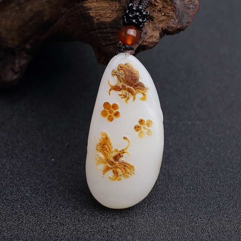 俄料俏色和田玉山料蝶恋花吊坠-红掌柜