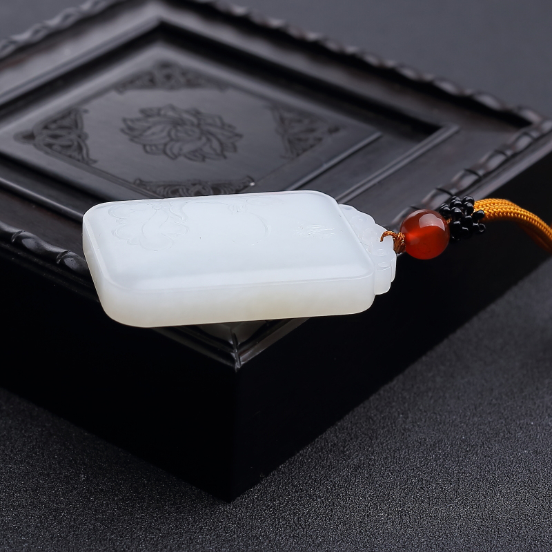 和田玉蝶恋花吊坠-红掌柜