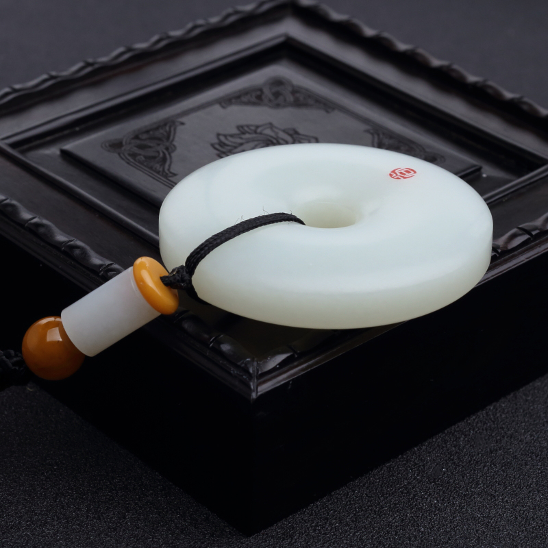 和田青白玉吊坠-红掌柜