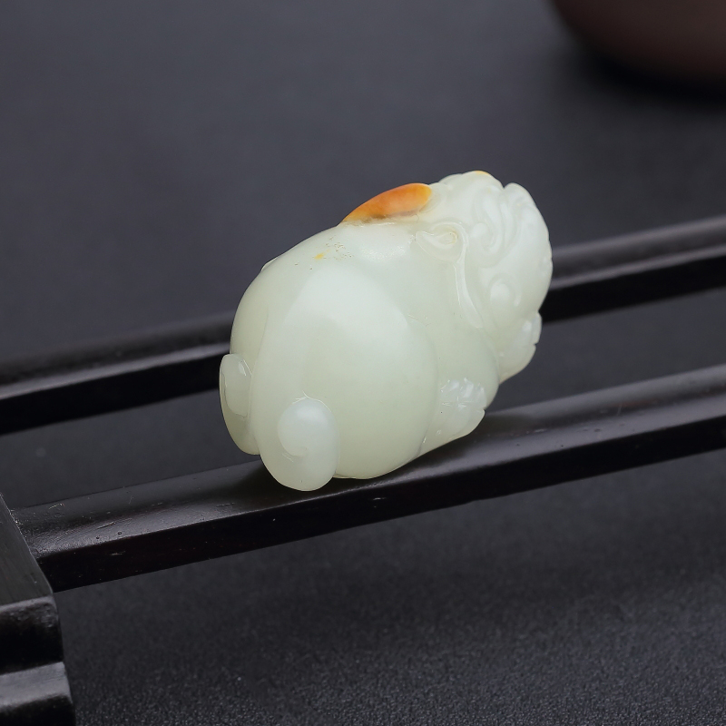 新疆天然和田青白玉山料吊坠-红掌柜