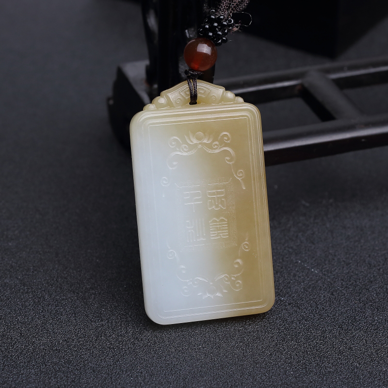 新疆俏色和田玉关公吊坠-红掌柜