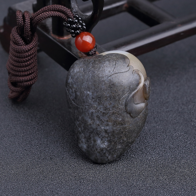 新疆俏色和田玉连年有余吊坠-红掌柜