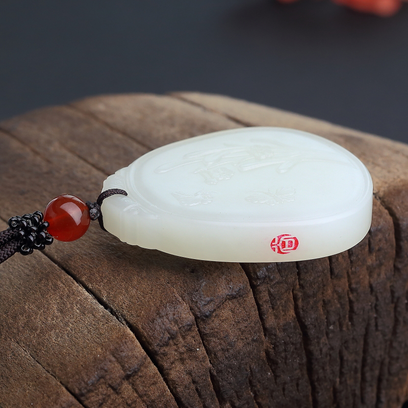 和田玉吊坠-红掌柜