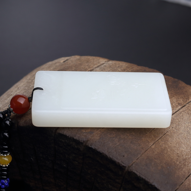 和田白玉山水意境牌吊坠-红掌柜