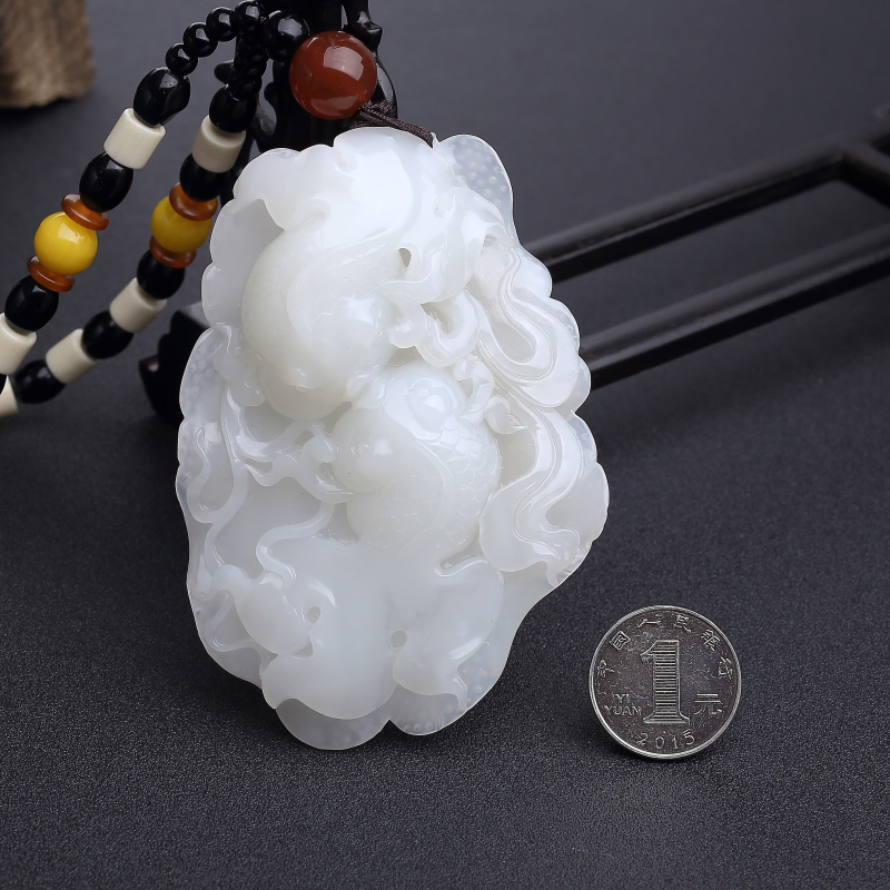 俄罗斯天然俏色和田玉连年有余手把件-红掌柜