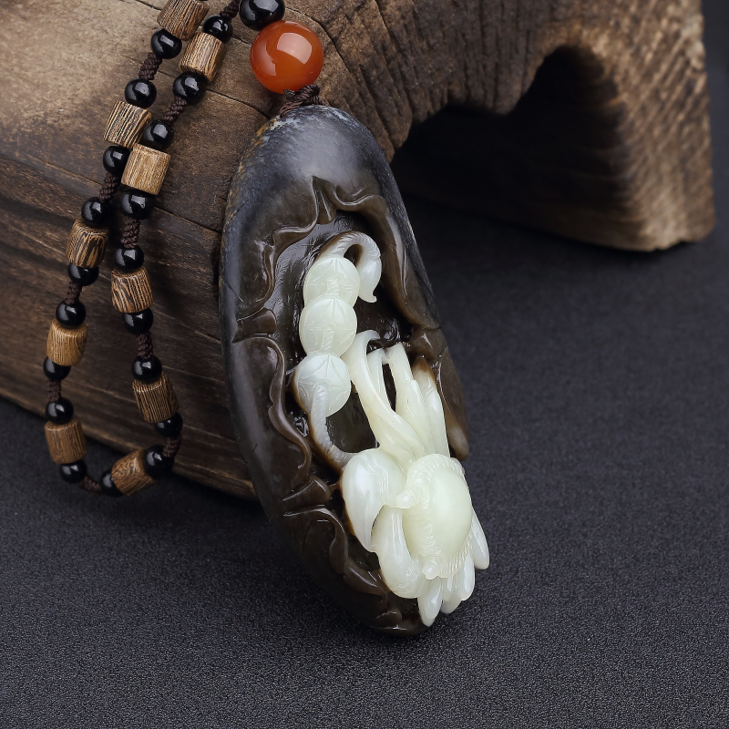 山料俏色和田玉八方来财手把件-红掌柜