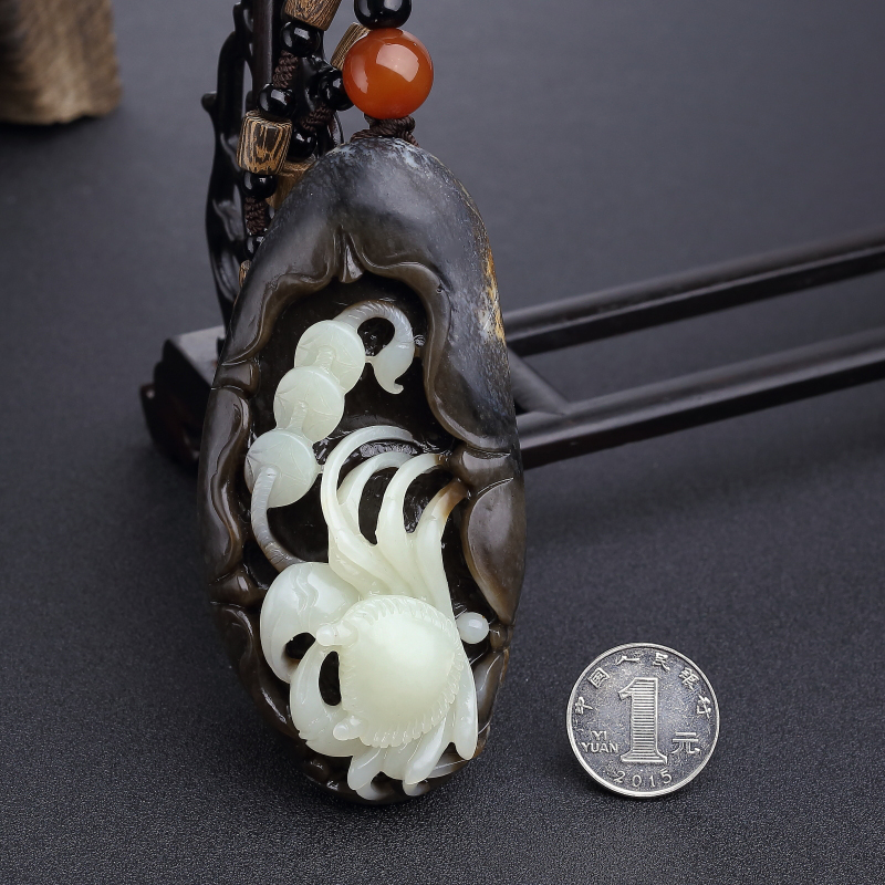 山料俏色和田玉八方来财手把件-红掌柜