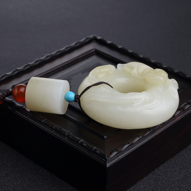 山料天然俏色和田玉手把件-红掌柜