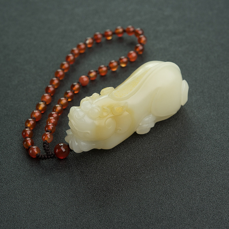 天然山料俏色和田玉貔貅手把件-红掌柜