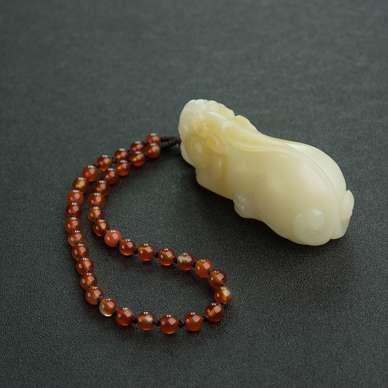 俄罗斯俏色和田玉貔貅手把件-红掌柜